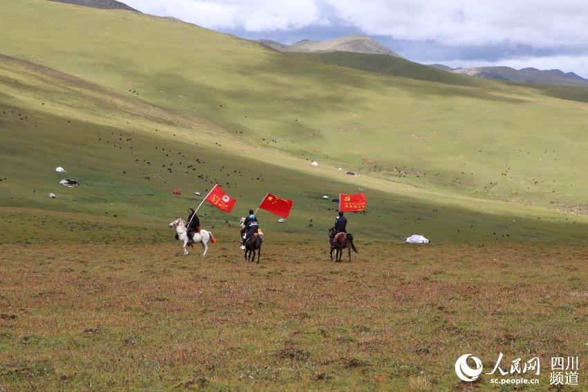 馬背宣講隊。巴登攝