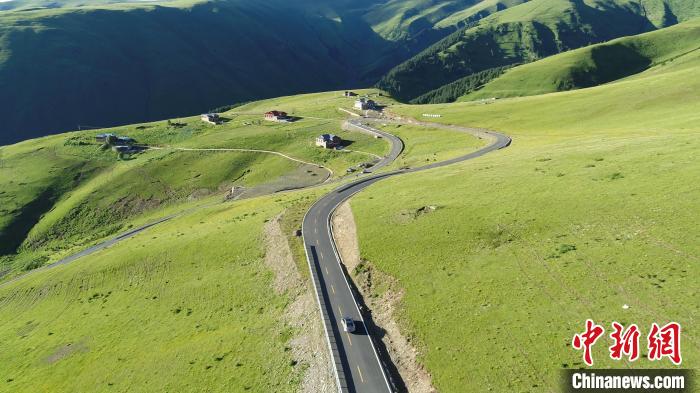 四川道孚：打通交通脈絡，連通百姓幸福