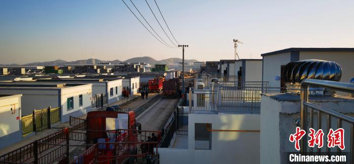 圖為蘭州新區(qū)移民安置區(qū)?！∥航ㄜ?攝