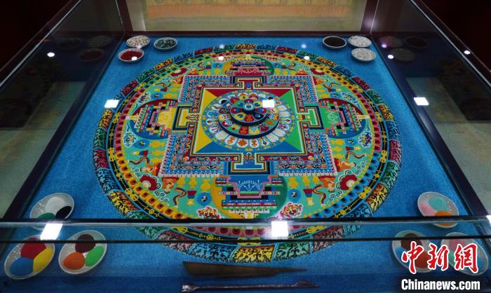 圖為藏醫(yī)藥佛壇城?！●R銘言 攝