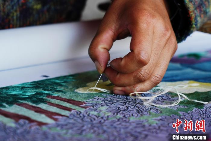 圖為“藏繡”細節(jié)圖?！●R銘言 攝