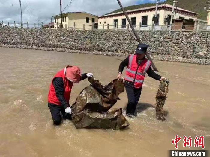 守護長江支流的青?！肮_義警”
