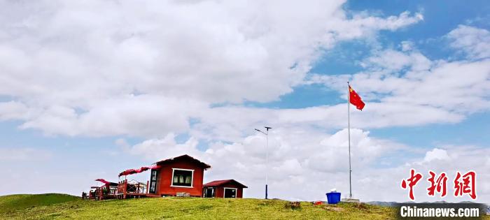 圖為地處同仁市加吾鄉(xiāng)東維村的農(nóng)家樂?！⑿憔?攝