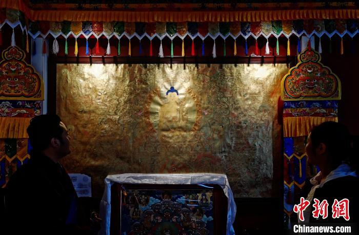 圖為使用金汁創(chuàng)作的金唐。　張?zhí)砀?攝