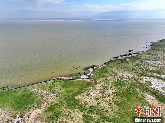 圖為航拍都蘭湖國家濕地公園。　祁增蓓 攝