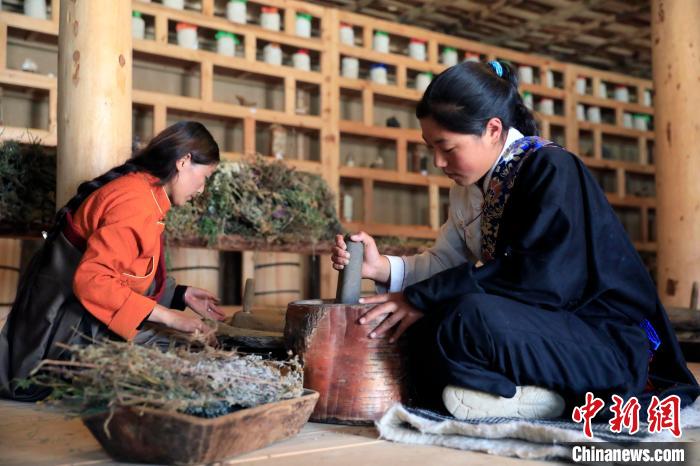 藥材搗碎?！⊥趵?攝