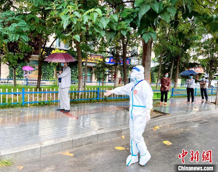 高原小城青海尖扎抗疫見(jiàn)聞:柔肩亦可擔(dān)重任,夫妻檔聞令而動(dòng)