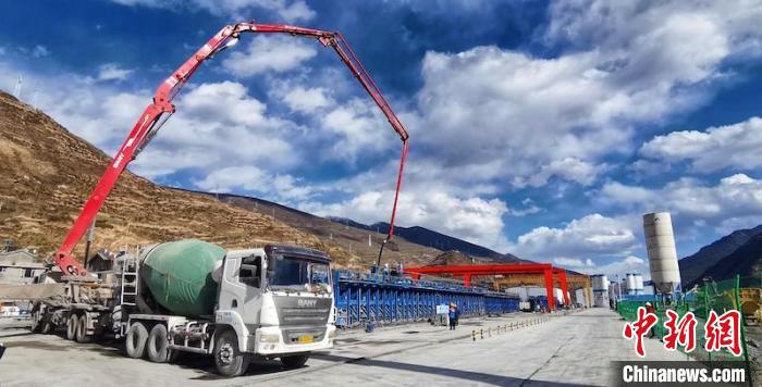 T梁發(fā)運(yùn)現(xiàn)場?！≈需F八局 供圖