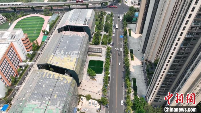 匯泉路社區(qū)一角?！「呒午?攝