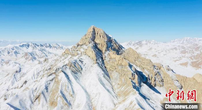 圖為山川被白雪覆蓋?！《继m縣融媒體中心供圖