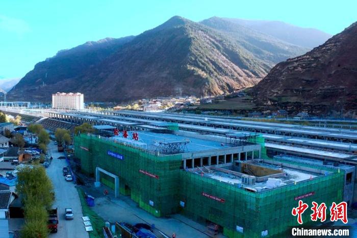 正在建設中的成蘭鐵路松潘站。　劉忠俊 攝