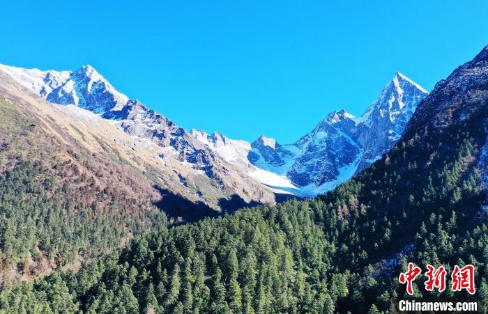 畢棚溝景區(qū)風(fēng)光?！“苍?攝