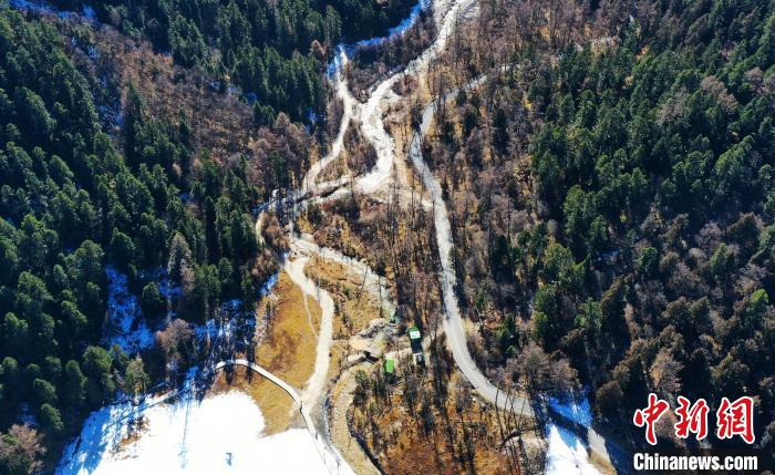 畢棚溝景區(qū)風(fēng)光?！“苍?攝