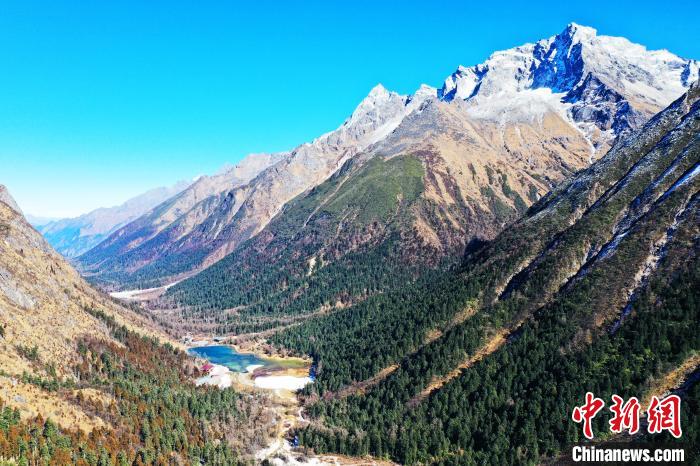 畢棚溝景區(qū)風(fēng)光?！“苍?攝