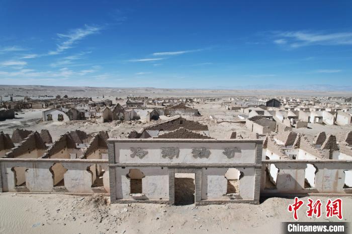 航拍青海省海西蒙古族藏族自治州茫崖市冷湖石油工業(yè)遺址保護(hù)區(qū)?！●R銘言 攝