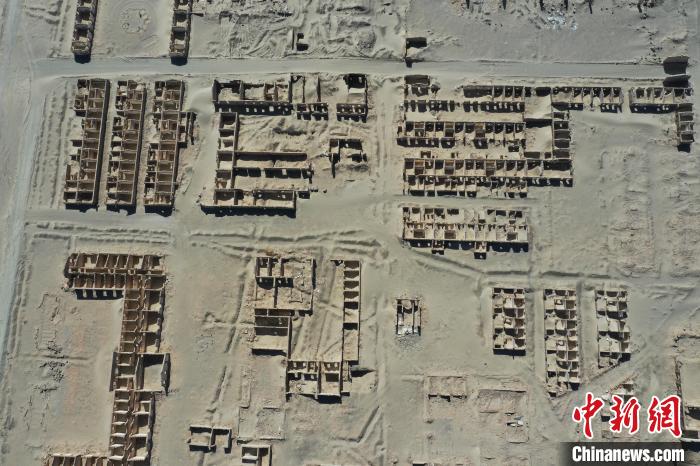 航拍青海省海西蒙古族藏族自治州茫崖市冷湖石油工業(yè)遺址保護(hù)區(qū)?！●R銘言 攝