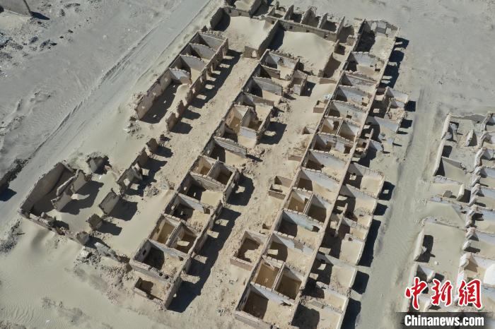 航拍青海省海西蒙古族藏族自治州茫崖市冷湖石油工業(yè)遺址保護(hù)區(qū)?！●R銘言 攝