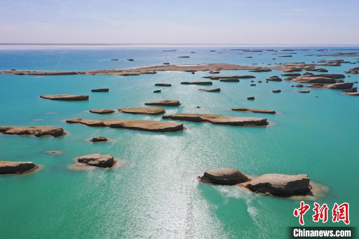 航拍青海大柴旦烏素特水上雅丹奇特景觀?！●R銘言 攝