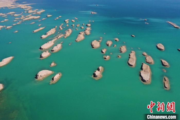 航拍青海大柴旦烏素特水上雅丹奇特景觀?！●R銘言 攝