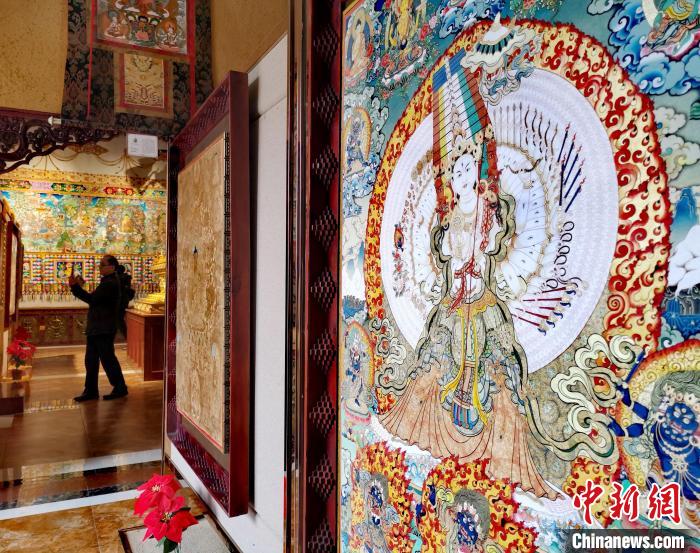 圖為熱貢唐卡?！?zhí)砀?攝