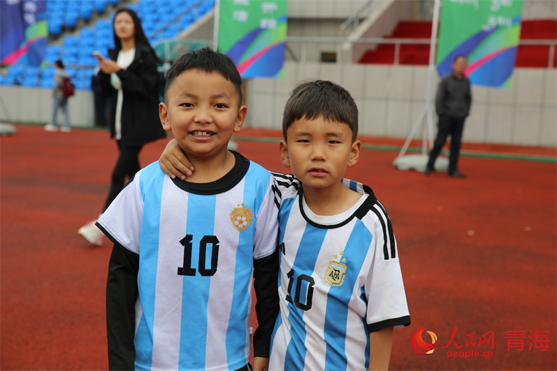 小小足球員。人民網(wǎng) 馬可欣攝