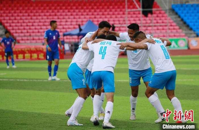 圖為班瑪隊隊員慶祝進(jìn)球?！●R銘言 攝