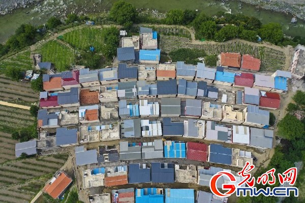 我們的家園｜小蘋果帶動(dòng)大產(chǎn)業(yè)，帶你看看這座阿壩州小村的鄉(xiāng)村振興新模式