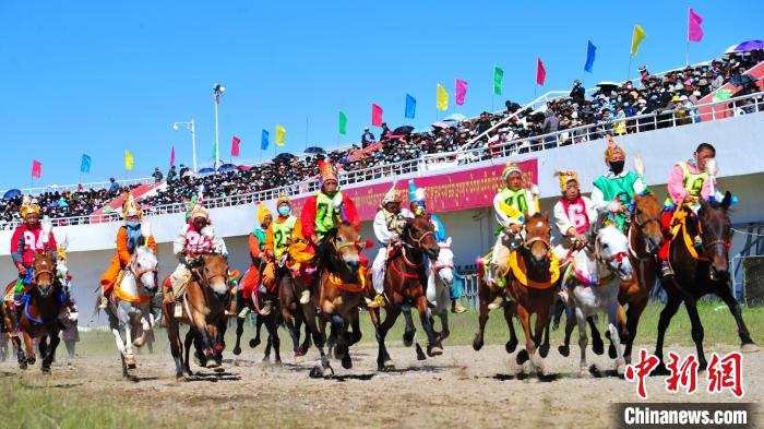 圖為開賽瞬間?！垈?攝