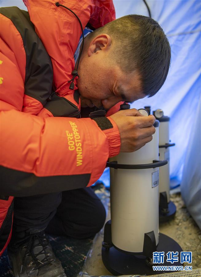 （新華全媒頭條·圖文互動(dòng)）（9）往更高處長(zhǎng)、往長(zhǎng)春北京方向移動(dòng)——來自海拔8848.86米的報(bào)告