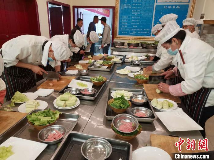 拉薩聚焦高校畢業(yè)生、農(nóng)牧民就業(yè)任務(wù)指標均超額完成