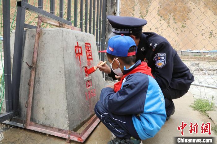 邊境上的警營(yíng)開放日感受體驗(yàn)別樣“警彩”