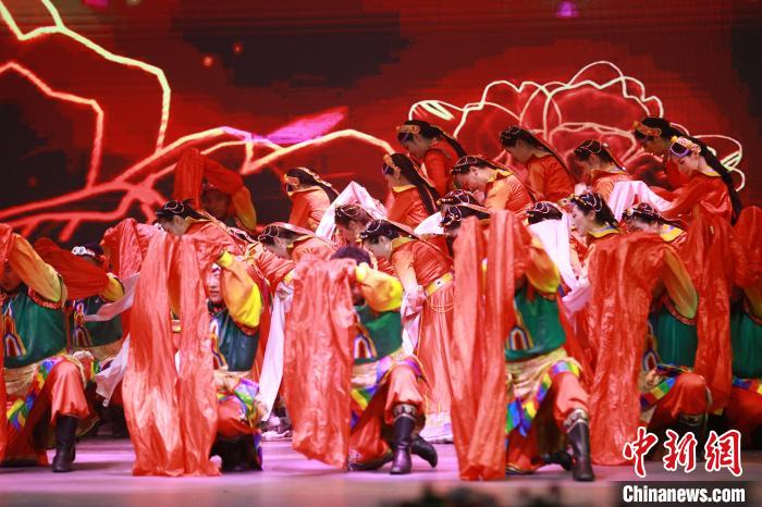 圖為農(nóng)行西藏分行演出現(xiàn)場?!∞r(nóng)行西藏分行 供圖