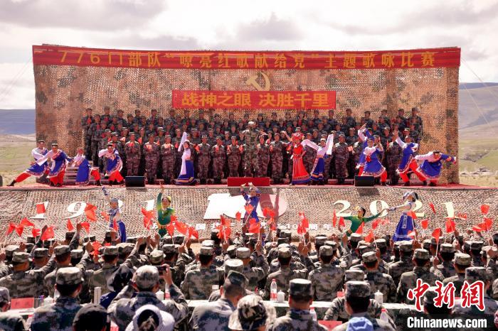 圖為主題歌詠比賽活動(dòng)現(xiàn)場(chǎng)?！●R成鎖 　攝