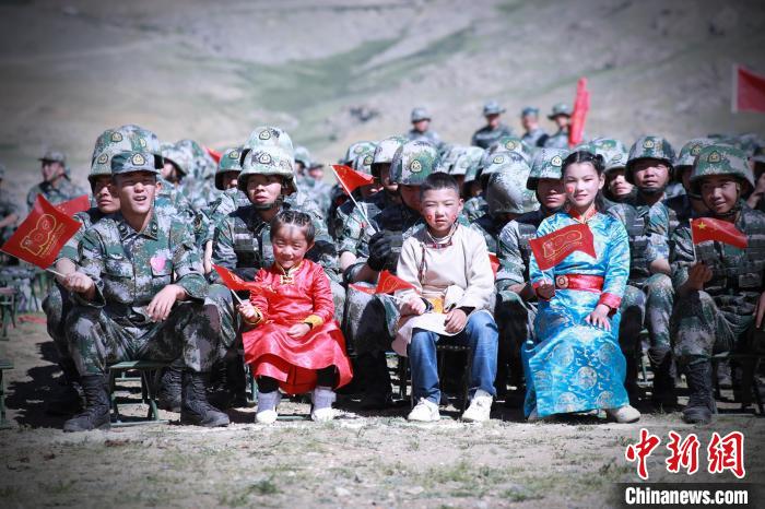 圖為駐地小朋友參加此次活動(dòng)。　 普布扎西 攝