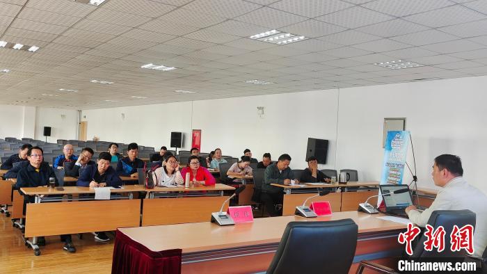 圖為培訓(xùn)會(huì)現(xiàn)場(chǎng)?！∝暽＠?攝