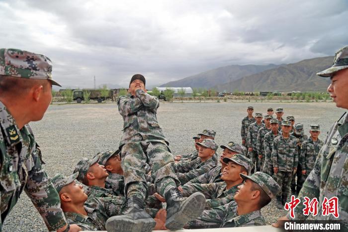 信任背摔?！《魏晡?攝