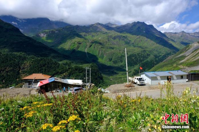 圖為8月6日，玉麥鄉(xiāng)卓嘎、央宗姐妹的牧場風(fēng)光。 <a target='_blank' ></p><p  align=