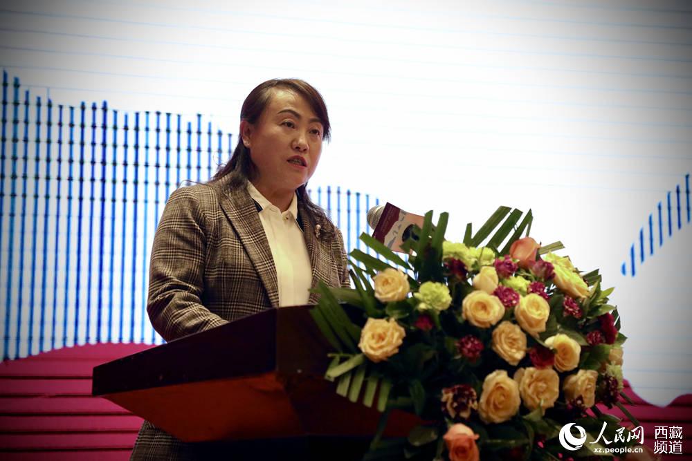 拉薩市旅游發(fā)展局相關(guān)負(fù)責(zé)人發(fā)言。人民網(wǎng) 次仁羅布攝