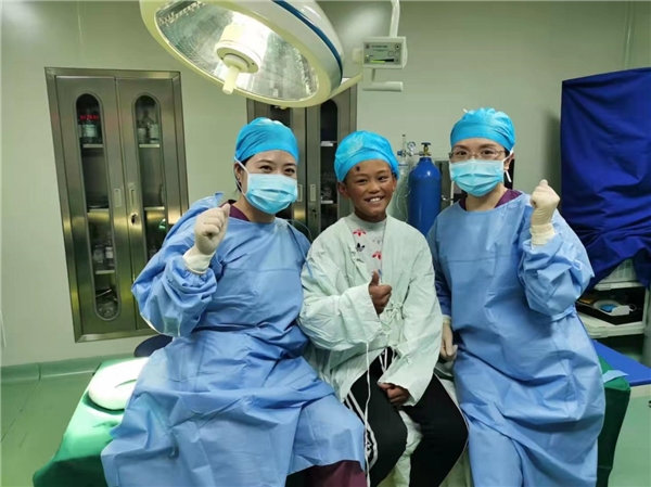 “點(diǎn)亮明眸”援藏斜視手術(shù)醫(yī)生楊英:穿上戰(zhàn)袍去戰(zhàn)斗