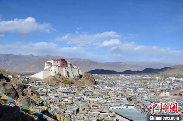 日喀則是“千山之宗，萬水之源”，有著大城市所向往的天然資源。　華東師大供圖