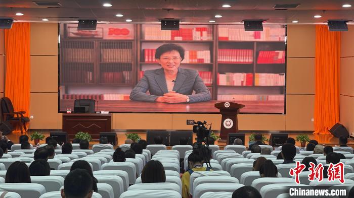 中國數(shù)百名專家學者齊聚共商西藏“穩(wěn)定、發(fā)展、生態(tài)、強邊”四件大事