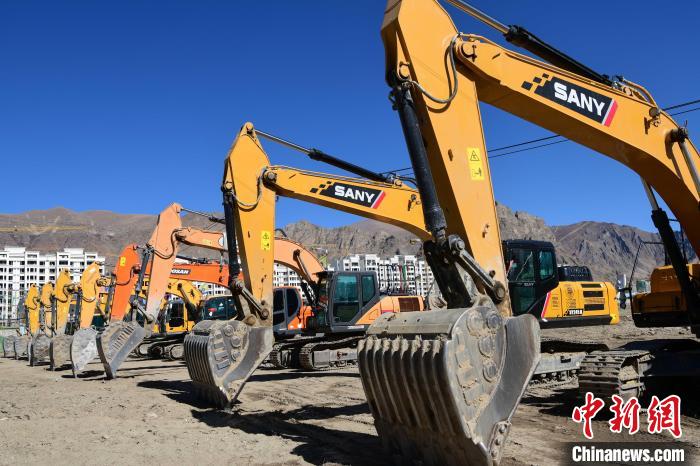 圖為人大附中拉薩學(xué)校開工奠基儀式現(xiàn)場?！∝暩聛硭?攝