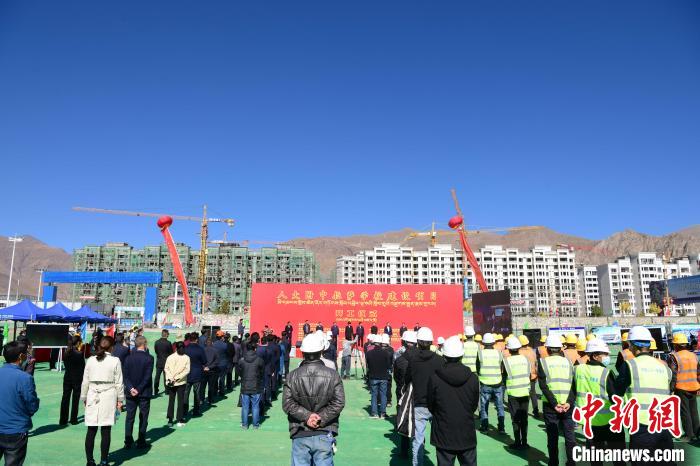 圖為人大附中拉薩學(xué)校開工奠基儀式現(xiàn)場?！∝暩聛硭?攝