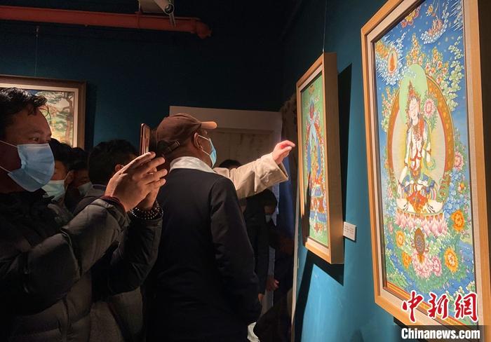 11月17日，由西藏自治區(qū)文學(xué)藝術(shù)界聯(lián)合會(huì)主辦的第七屆“見即愿滿”西藏精品唐卡展在拉薩拉開帷幕。 <a target='_blank' href='/'><p  align=