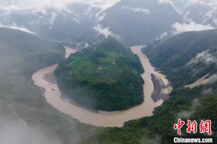 雅魯藏布江果果塘大拐彎。