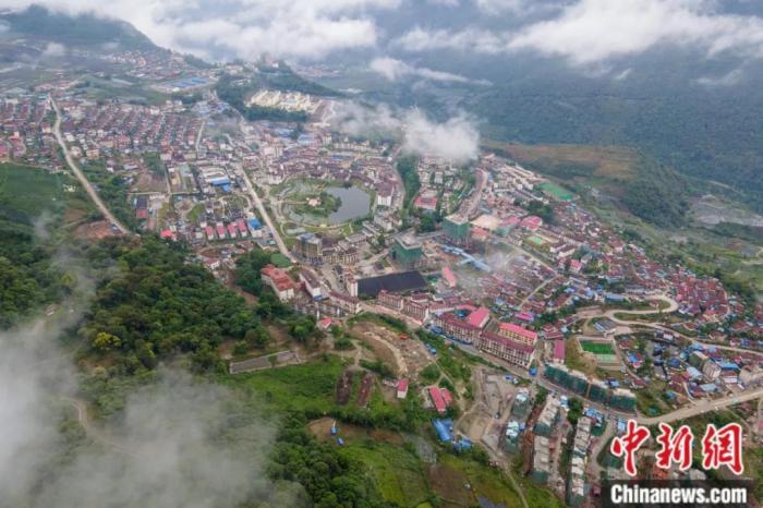 墨脫縣城全貌。(無人機畫面)