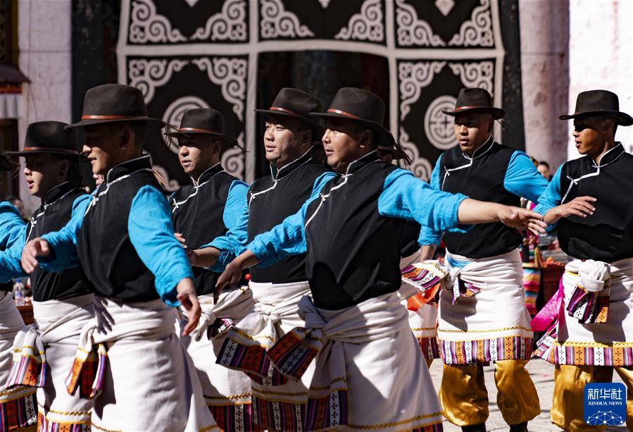 (社會(huì))(3)拉薩:八廓街老大院里的笑聲