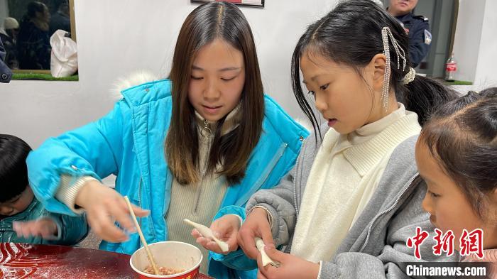 西藏戍邊民警：一想到孩子，心就瞬間柔軟了