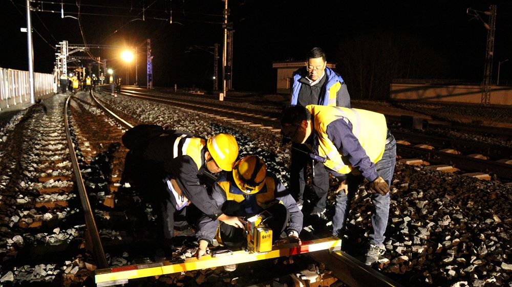 測量作業(yè)。祁國慶攝