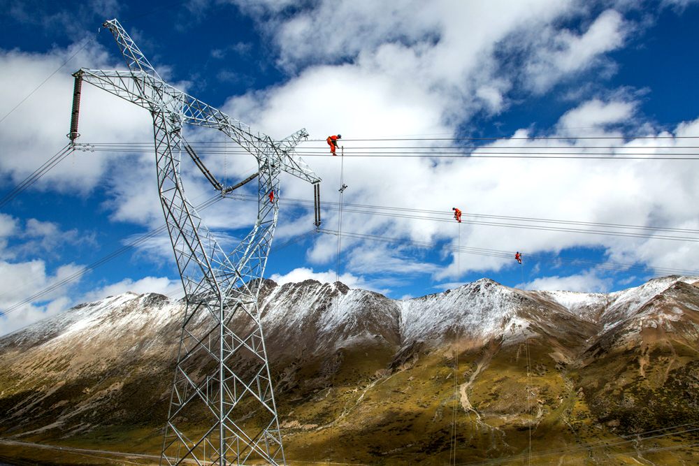 藏中聯(lián)網(wǎng)工程建設(shè)，銀線上的“舞者” 。盧忠東攝